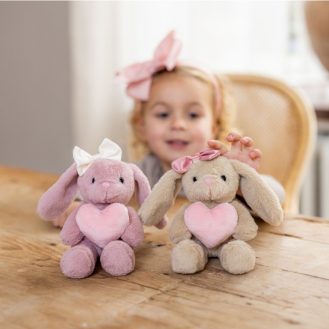 Maskotka królik Tyra z serduszkiem, pluszak prezent na Walentynki, beż 20cm